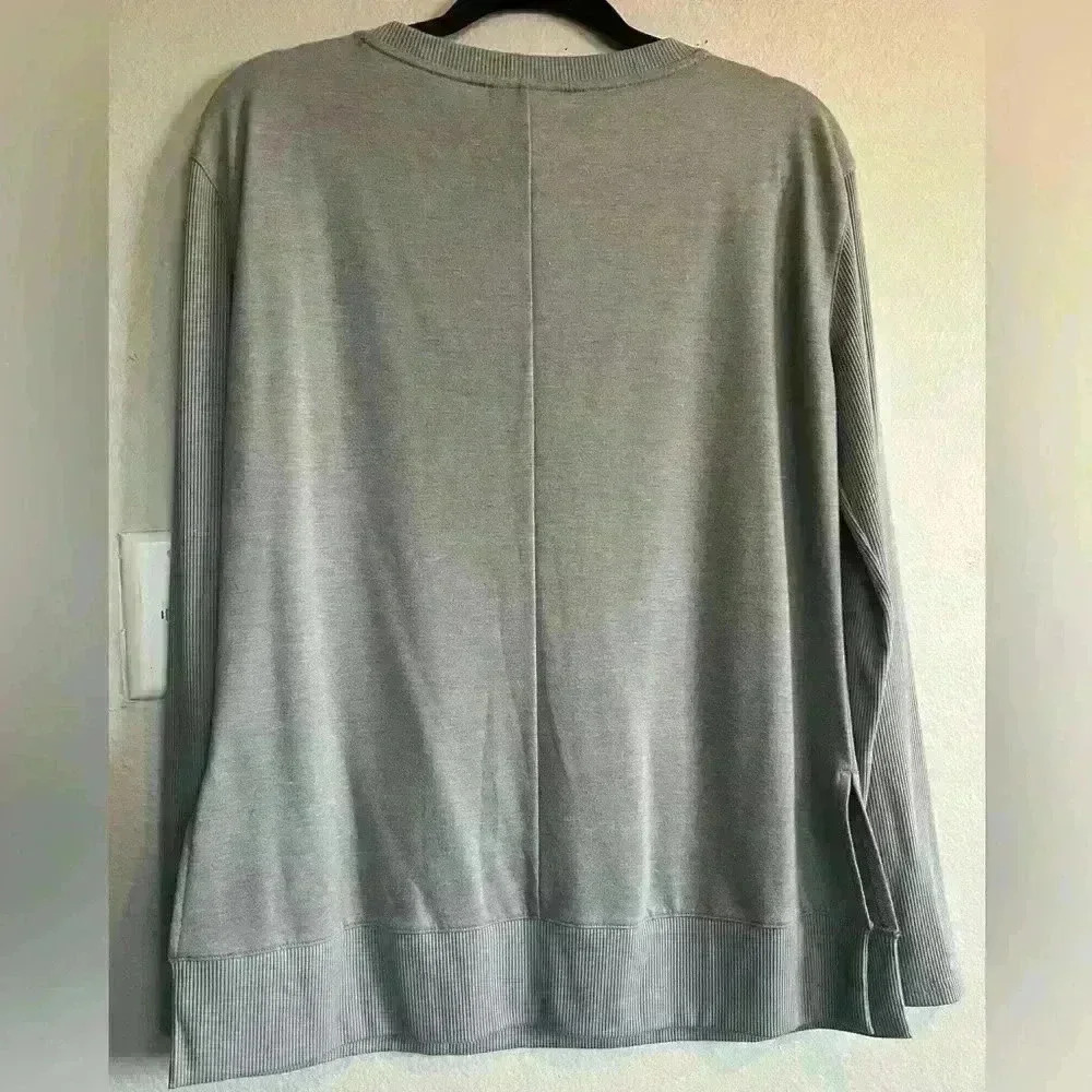 Reebok Pullover V Neck Sweatshirt Women's Size Large Comfort Gray - Picture 2 of 3